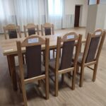 Wyposażenie świetlicy krzesła tablica informacyjna