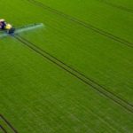 zdjęcie poglądowe pole rolnictwo traktor