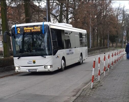 Autobus komunikacji miejskiej Gminy Rawicz. 