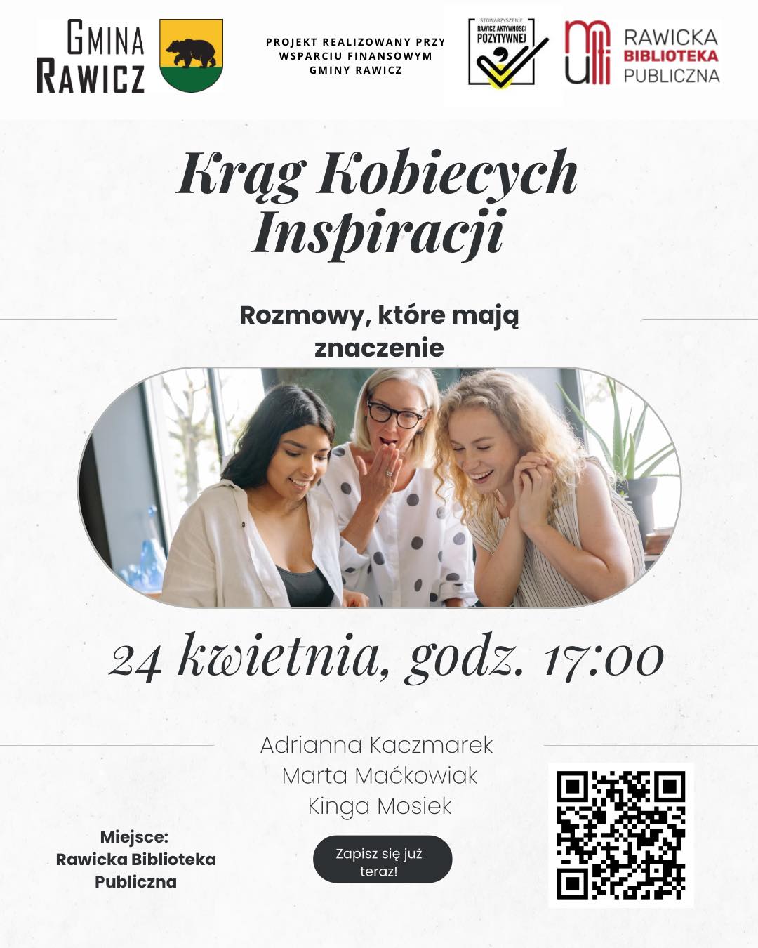 Trzy uśmiechnięte kobiety.