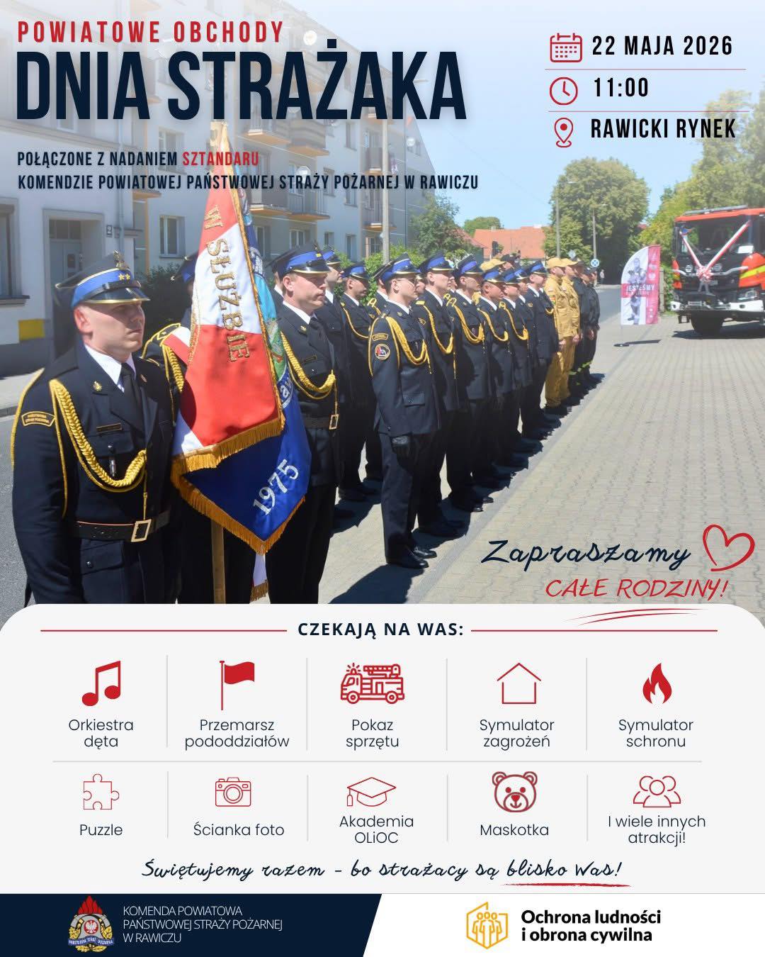 Zdjęcie z uroczystości, strażacy w galowych mundurach i ze sztandarem. Informacje o wydarzeniu.
