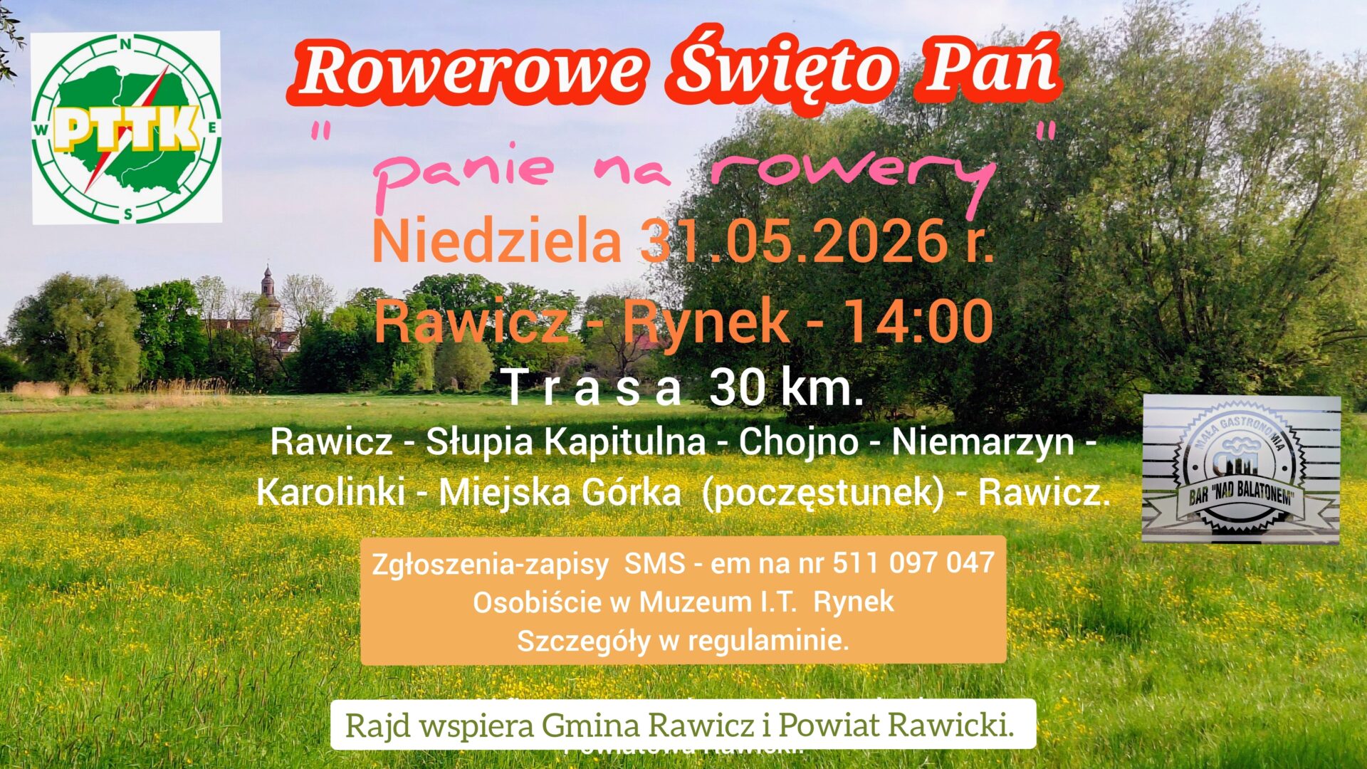 Informacje o rajdzie rowerowym na tle zdjęcia łąki i lasu.